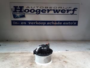 Usagé Ventilateur chauffage Volkswagen Up! (121) 1.0 12V 60 Prix € 15,00 Règlement à la marge proposé par Autobedrijf Hoogerwerf