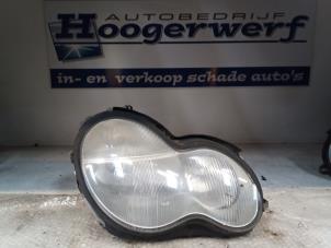 Used Headlight, right Mercedes C Combi (S203) 2.2 C-200 CDI 16V Price € 30,00 Margin scheme offered by Autobedrijf Hoogerwerf