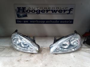 Gebrauchte Scheinwerferset links + rechts Opel Corsa C (F08/68) 1.2 16V Twin Port Preis € 90,00 Margenregelung angeboten von Autobedrijf Hoogerwerf