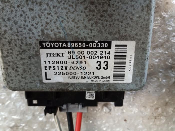 Boîtier colonne de direction complet d'un Toyota Yaris III (P13) 1.5 16V Hybrid 2012