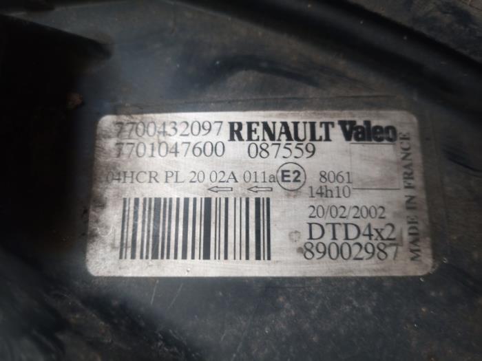 Faro derecha de un Renault Scénic I (JA) 1.4 16V 2002