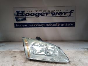 Used Headlight, right Ford Focus 2 2.0 TDCi 16V Price € 20,00 Margin scheme offered by Autobedrijf Hoogerwerf