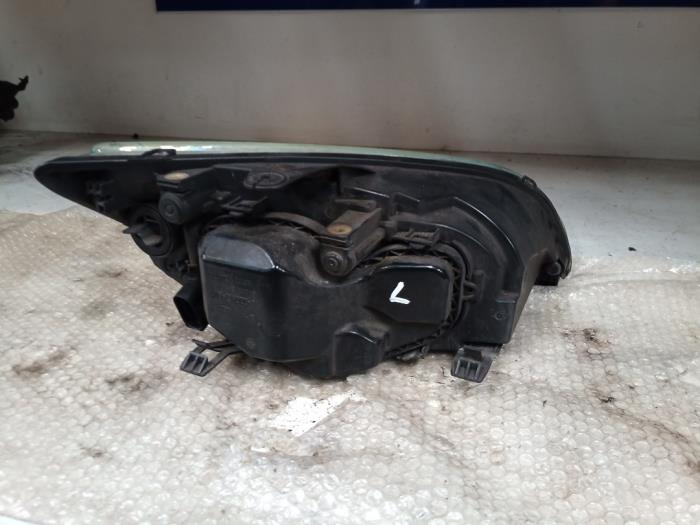 Headlight, left from a Ford Focus 2 2.0 TDCi 16V 2006