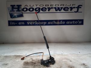 Gebrauchte Schließmechanik Heckklappe Ford Fiesta 5 (JD/JH) 1.4 16V Preis € 15,00 Margenregelung angeboten von Autobedrijf Hoogerwerf
