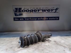 Used Front shock absorber rod, left Volkswagen Polo IV (9N1/2/3) 1.4 16V 75 Price € 30,00 Margin scheme offered by Autobedrijf Hoogerwerf