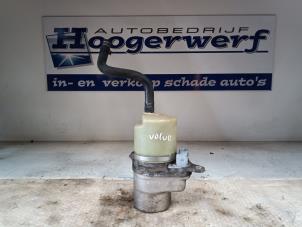 Usados Bomba de dirección asistida Volvo V50 (MW) 2.4 20V Precio € 50,00 Norma de margen ofrecido por Autobedrijf Hoogerwerf