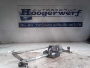 Usados Mecanismo y motor de limpiaparabrisas Volkswagen Golf VI (5K1) 1.2 TSI BlueMotion Precio € 20,00 Norma de margen ofrecido por Autobedrijf Hoogerwerf