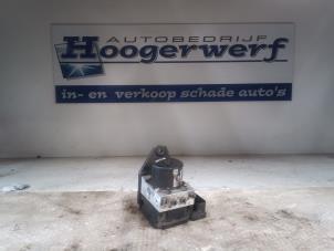 Używane Pompa ABS Volkswagen Golf VI (5K1) 1.2 TSI BlueMotion Cena € 90,00 Procedura marży oferowane przez Autobedrijf Hoogerwerf