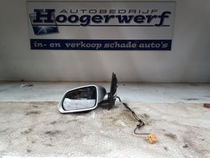 Używane Lusterko zewnetrzne lewe Volkswagen Polo IV (9N1/2/3) 1.4 16V 75 Cena € 20,00 Procedura marży oferowane przez Autobedrijf Hoogerwerf