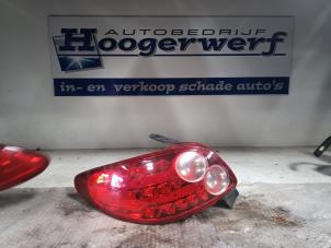 Used Taillight, left Peugeot 206 (2A/C/H/J/S) 1.4 XR,XS,XT,Gentry Price € 20,00 Margin scheme offered by Autobedrijf Hoogerwerf