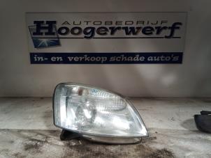 Używane Reflektor prawy Peugeot Partner 1.9D Cena € 20,00 Procedura marży oferowane przez Autobedrijf Hoogerwerf