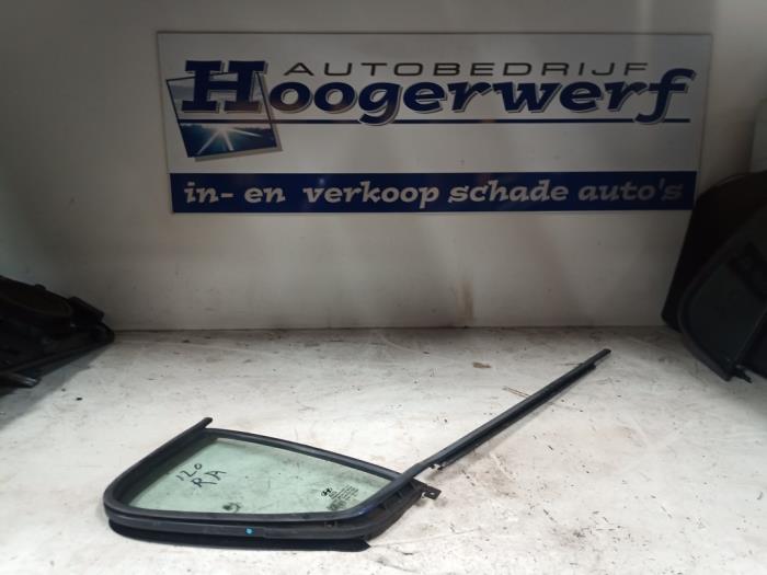 Usados Ventanilla triangular derecha detrás Hyundai i20 1.2i 16V Precio € 40,00 Norma de margen ofrecido por Autobedrijf Hoogerwerf