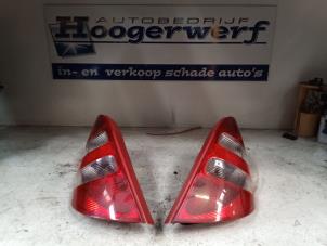 Begagnade Set med baklyktor, vänster + höger Mercedes A (W169) 1.5 A-150 5-Drs. Pris € 40,00 Marginaltabell erbjuds av Autobedrijf Hoogerwerf