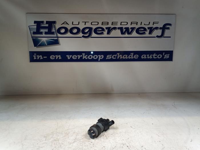 Usagé Pompe à eau Mercedes CLK (R209) 3.5 350 V6 18V Prix € 20,00 Règlement à la marge proposé par Autobedrijf Hoogerwerf