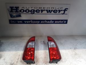 Usados Juego de luces traseras derecha e izquierda Fiat Doblo (223A/119) 1.4 Precio € 75,00 Norma de margen ofrecido por Autobedrijf Hoogerwerf