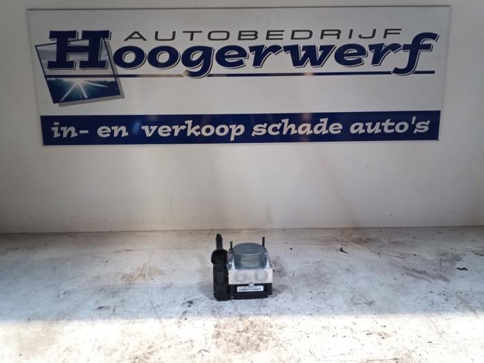 Usagé Pompe ABS Renault Clio III (BR/CR) 1.2 16V TCe 100 Prix € 40,00 Règlement à la marge proposé par Autobedrijf Hoogerwerf