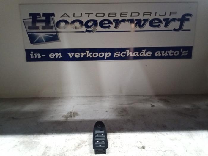 Usados Interruptor combinado de ventanillas BMW M1 (F20) M140i xDrive 3.0 24V Precio € 45,00 Norma de margen ofrecido por Autobedrijf Hoogerwerf