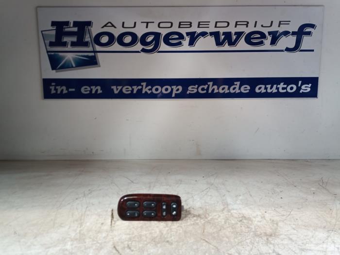 Usados Interruptor combinado de ventanillas Mazda Tribute 3.0 V6 24V 4x4 Precio € 75,00 Norma de margen ofrecido por Autobedrijf Hoogerwerf