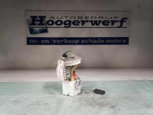 Usados Bomba de gasolina Ford Fusion 1.4 16V Precio € 30,00 Norma de margen ofrecido por Autobedrijf Hoogerwerf