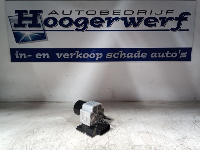Begagnade ABS-pump Lancia Ypsilon (843) 1.4 16V Pris € 70,00 Marginaltabell erbjuds av Autobedrijf Hoogerwerf