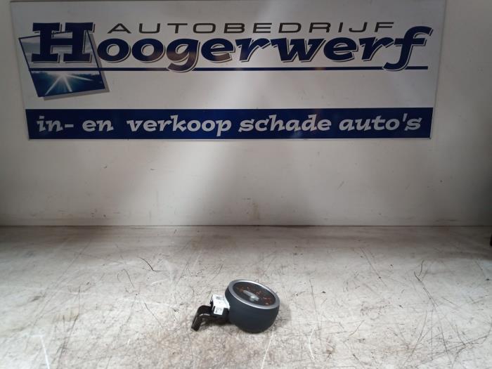 Używane Obrotomierz Renault Twingo II (CN) 1.2 16V Cena € 20,00 Procedura marży oferowane przez Autobedrijf Hoogerwerf