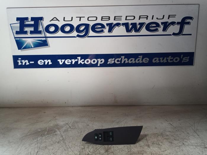 Usados Interruptor combinado de ventanillas Toyota iQ 1.0 12V VVT-i Precio € 60,00 Norma de margen ofrecido por Autobedrijf Hoogerwerf