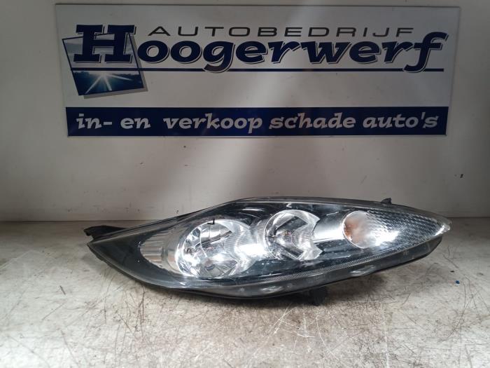 Używane Reflektor prawy Ford Fiesta 6 (JA8) 1.4 TDCi Cena € 130,00 Procedura marży oferowane przez Autobedrijf Hoogerwerf