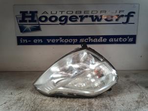 Usagé Phare droit Renault Modus/Grand Modus (JP) 1.2 16V Prix € 50,00 Règlement à la marge proposé par Autobedrijf Hoogerwerf