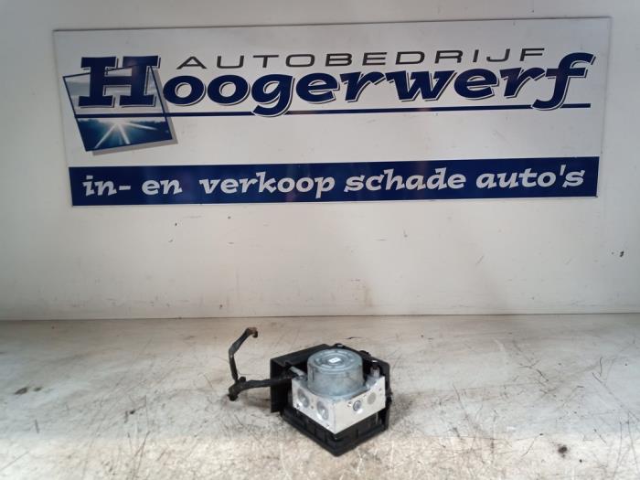 Używane Pompa ABS Peugeot 208 I (CA/CC/CK/CL) 1.2 Vti 12V PureTech Cena € 110,00 Procedura marży oferowane przez Autobedrijf Hoogerwerf