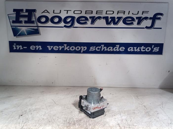 Begagnade ABS-pump Renault Clio III (BR/CR) 1.2 16V TCe 100 Pris € 80,00 Marginaltabell erbjuds av Autobedrijf Hoogerwerf