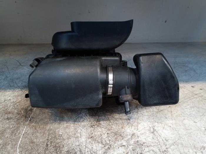Gebrauchte Luftfiltergehäuse Hyundai i20 1.2i 16V Preis € 50,00 Margenregelung angeboten von Autobedrijf Hoogerwerf