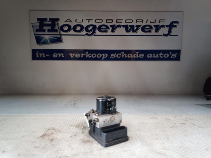 Begagnade ABS-pump Ford Fiesta 5 (JD/JH) 1.25 16V Pris € 15,00 Marginaltabell erbjuds av Autobedrijf Hoogerwerf