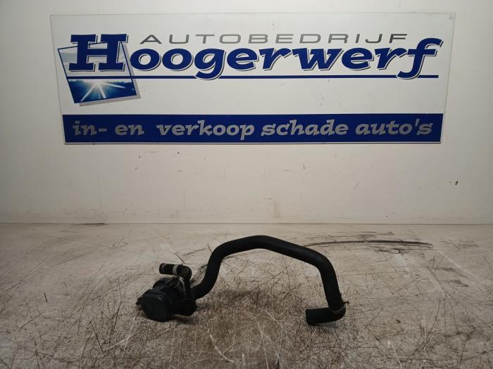 Begagnade Extra vattenpump Toyota RAV4 (A5) 2.5 Hybrid 16V Pris € 50,00 Marginaltabell erbjuds av Autobedrijf Hoogerwerf