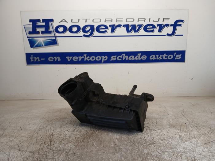 Begagnade Luftfilterhus Volkswagen Passat Variant (3C5) 2.0 TDI 16V 140 4Motion Pris € 35,00 Marginaltabell erbjuds av Autobedrijf Hoogerwerf