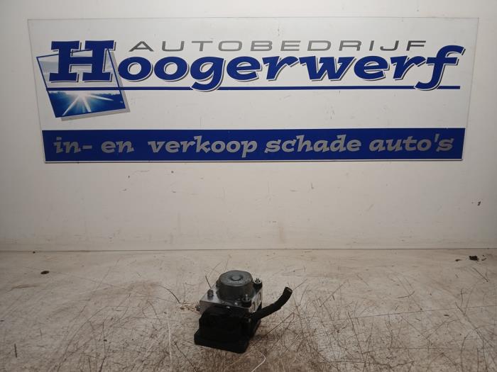 Begagnade ABS-pump Dacia Sandero II 1.0 Sce 75 12V Pris € 40,00 Marginaltabell erbjuds av Autobedrijf Hoogerwerf