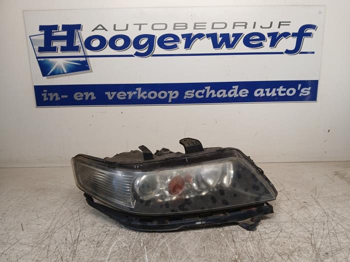 Używane Reflektor prawy Honda Accord Tourer (CM/CN) 2.4 i-VTEC 16V Cena € 200,00 Procedura marży oferowane przez Autobedrijf Hoogerwerf