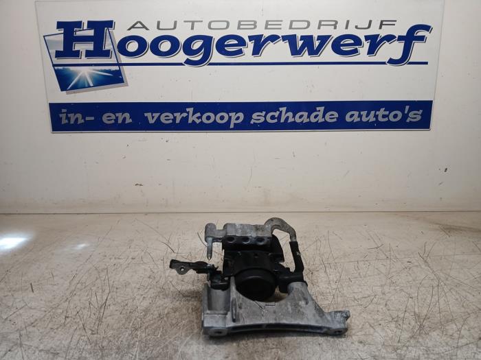 Gebrauchte Motorlager Toyota RAV4 (A5) 2.5 Hybrid 16V Preis € 50,00 Margenregelung angeboten von Autobedrijf Hoogerwerf