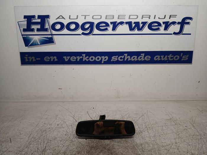 Używane Lusterko wewnetrzne Kia Carens IV (RP) 1.6 GDI 16V Cena € 30,00 Procedura marży oferowane przez Autobedrijf Hoogerwerf