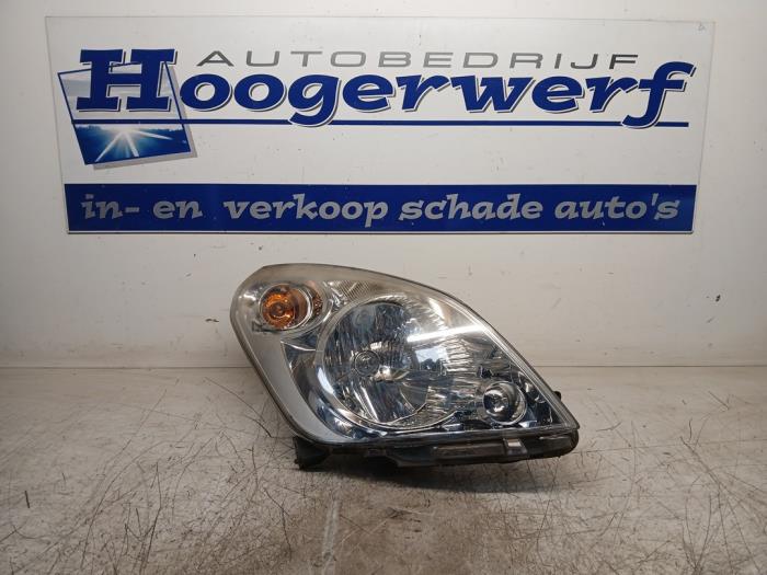 Używane Reflektor prawy Suzuki Splash 1.2 16V Cena € 75,00 Procedura marży oferowane przez Autobedrijf Hoogerwerf