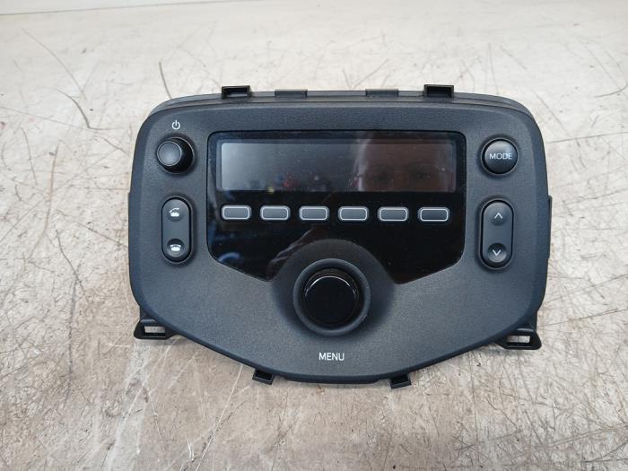 Begagnade Radio Citroen C1 1.0 Vti 68 12V Pris € 50,00 Marginaltabell erbjuds av Autobedrijf Hoogerwerf