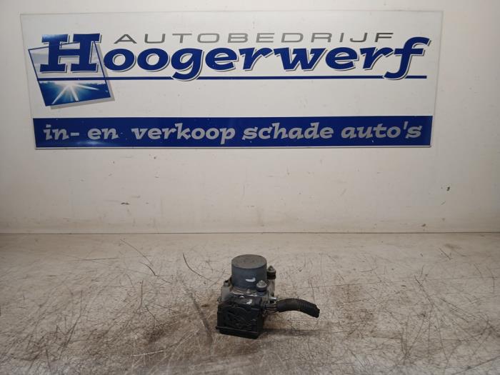 Begagnade ABS-pump Mitsubishi Colt (Z2/Z3) 1.1 12V Pris € 40,00 Marginaltabell erbjuds av Autobedrijf Hoogerwerf