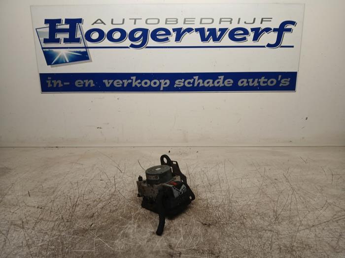 Używane Pompa ABS Volkswagen Golf VII (AUA) 1.2 TSI 16V Cena € 75,00 Procedura marży oferowane przez Autobedrijf Hoogerwerf