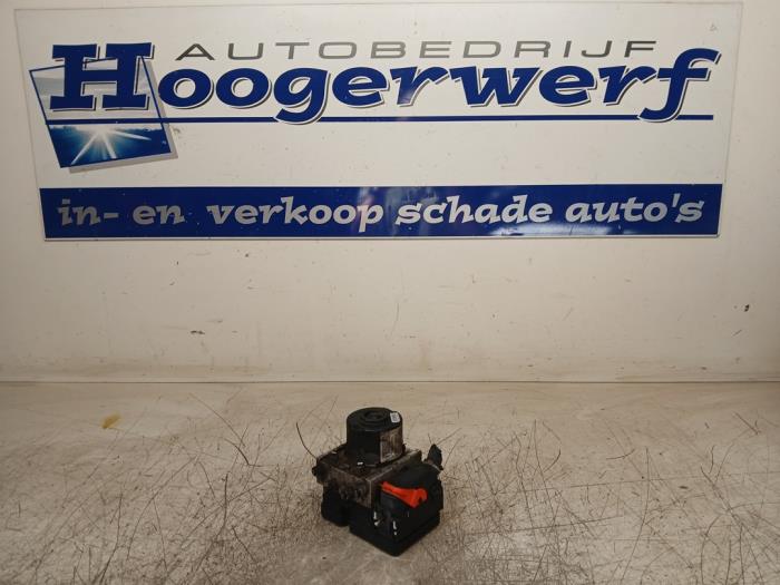 Używane Pompa ABS Suzuki Swift (ZA/ZC/ZD1/2/3/9) 1.3 VVT 16V Cena € 170,00 Procedura marży oferowane przez Autobedrijf Hoogerwerf