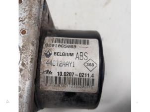 Usados Bomba ABS Renault Twingo II (CN) 1.2 16V LEV Precio € 30,00 Norma de margen ofrecido por Autobedrijf Hoogerwerf