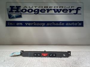 Used Instrument panel Landrover Discovery Price € 30,00 Margin scheme offered by Autobedrijf Hoogerwerf