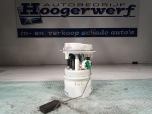 Used Petrol pump Peugeot 307 (3A/C/D) 2.0 16V Price € 40,00 Margin scheme offered by Autobedrijf Hoogerwerf