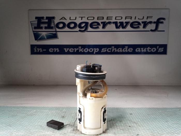 Pompe carburant électrique d'un Volkswagen Polo III (6N1)  1999