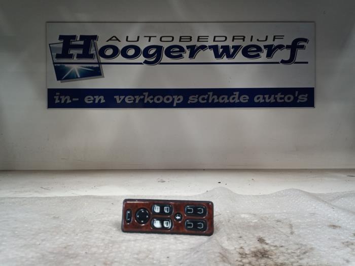Usados Interruptor de ventanilla eléctrica Mercedes V (638.2) V-220 2.2 CDI 16V Precio € 25,00 Norma de margen ofrecido por Autobedrijf Hoogerwerf