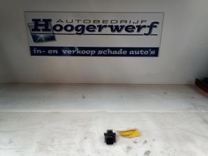 Used Glow plug relay Peugeot 206 (2A/C/H/J/S) 1.4 HDi Price € 30,00 Margin scheme offered by Autobedrijf Hoogerwerf