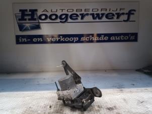 Usagé Pompe ABS Renault Megane II CC (EM) 1.6 16V Prix € 50,00 Règlement à la marge proposé par Autobedrijf Hoogerwerf